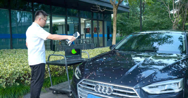 3D scanning an engine hood under direct sunlight