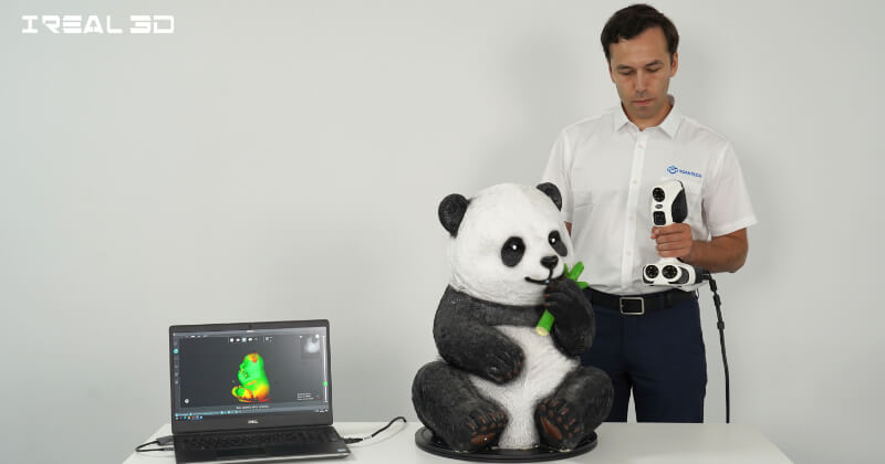 3D scanning the panda sculpture with iReal 2E