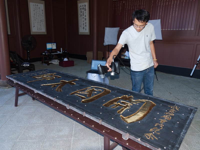 3D scanning the inscription with PRINCE 3D scanner