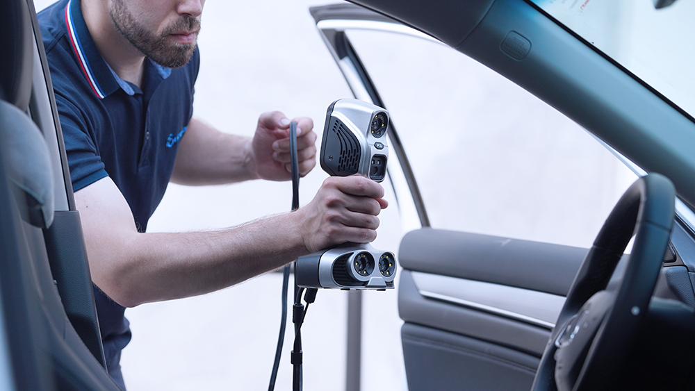 ireal m3 3d scanning the vehicle