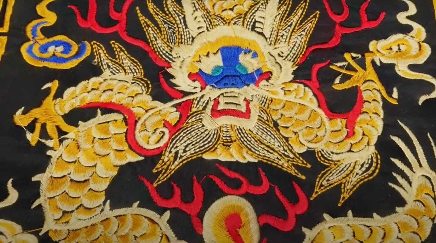 3D Model Completion Display of Dragon-Patterned Embroidery